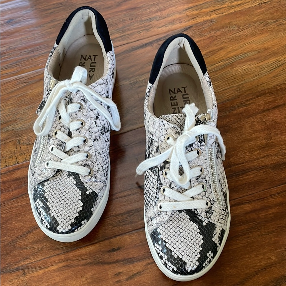 Naturalizer Leather Black and White Snake Pattern Sneakers- 7.5M EUC!